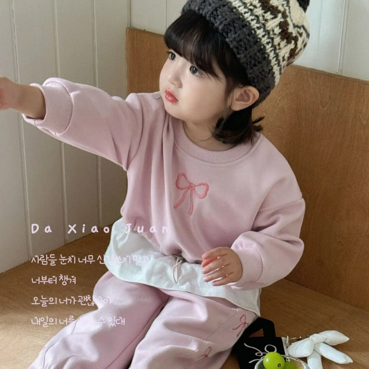 DXJ Girls' Bowknot Sweatshirt & Sweatpants Set