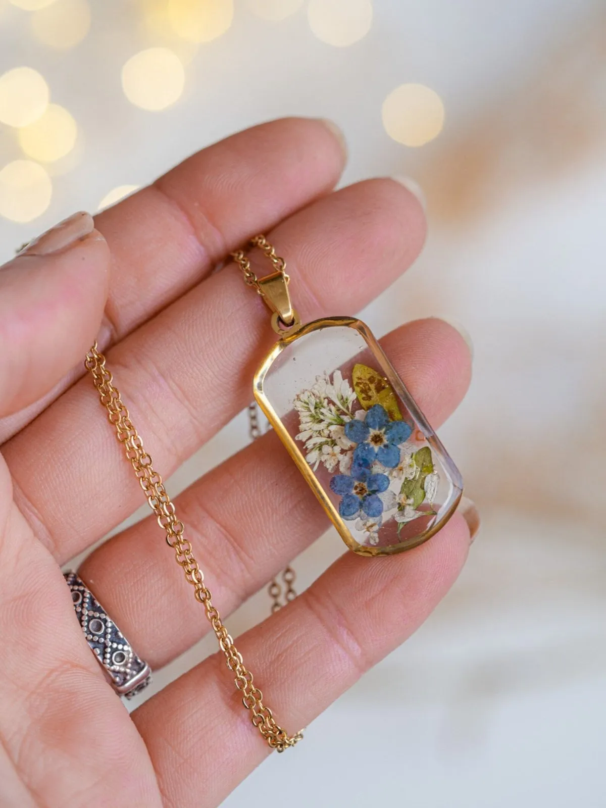 Forget me not and white flowers pendant necklace