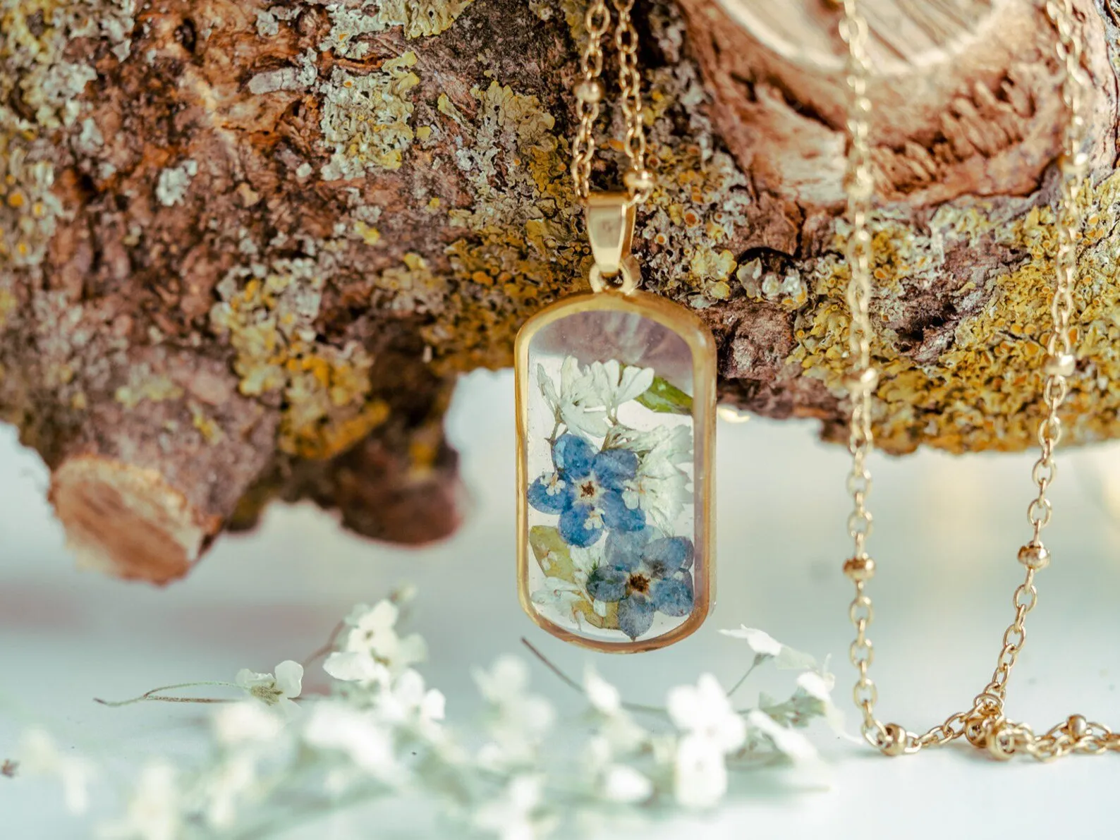 Forget me not and white flowers pendant necklace