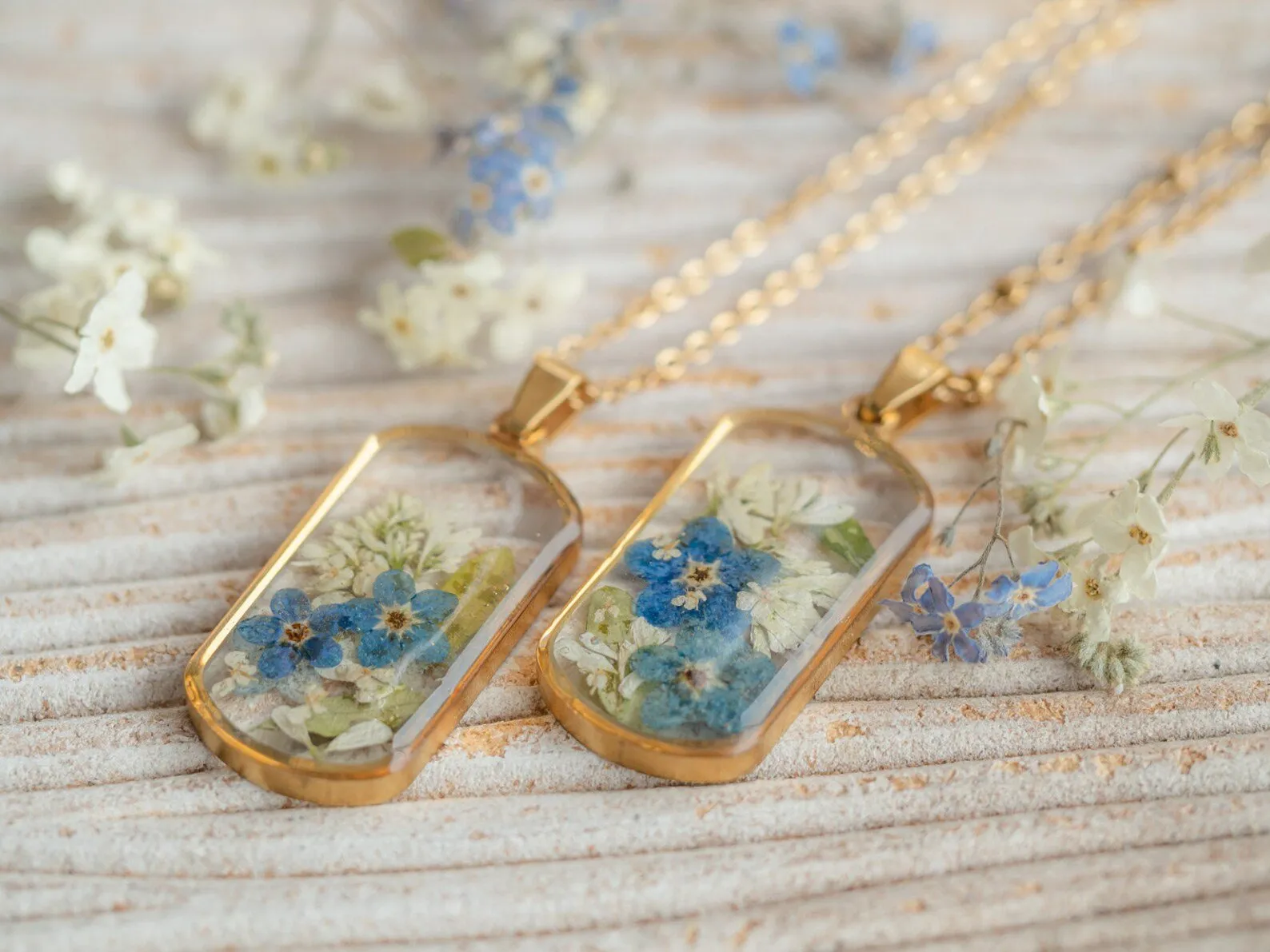 Forget me not and white flowers pendant necklace