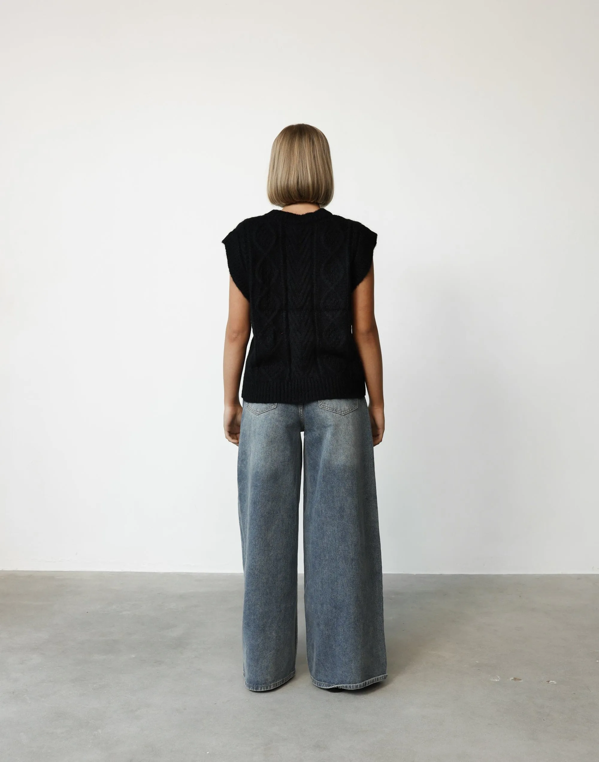 Shana Knit Vest (Black)