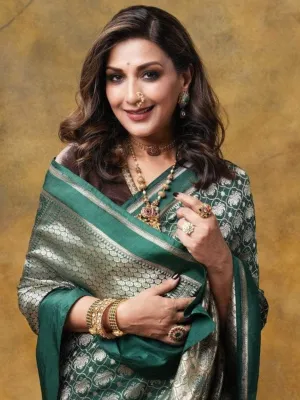 Sonali Bendre In Multi Color Lotus Ring